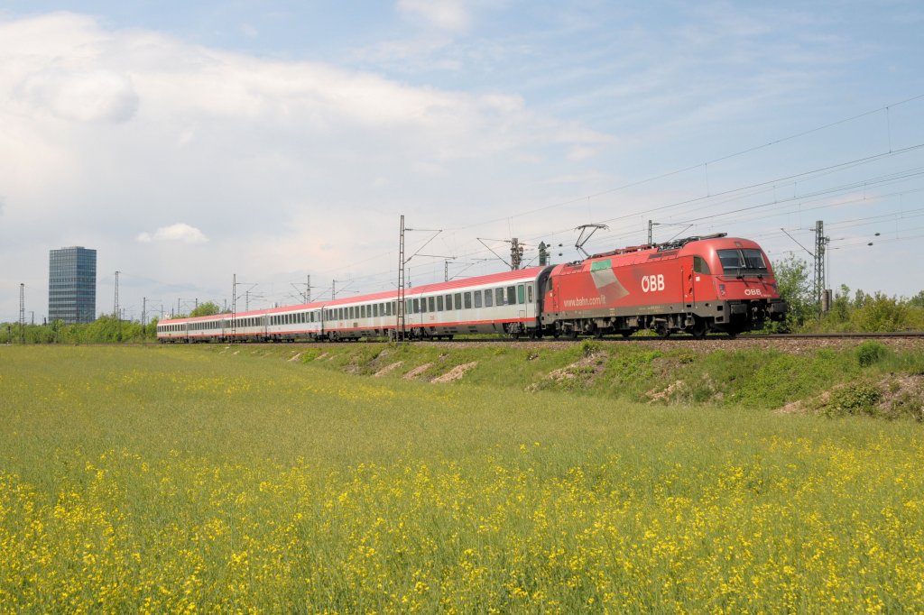 1216 016 am 12.05.11 EC 87 nach Venezia Santa Lucia an der Truderinger Strae in Mnchen