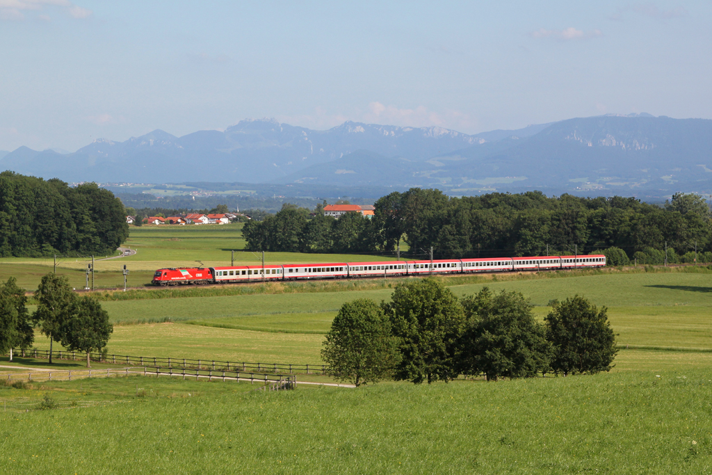1216 017 mit EC 84 am 12.07.2013 bei Ostermnchen.