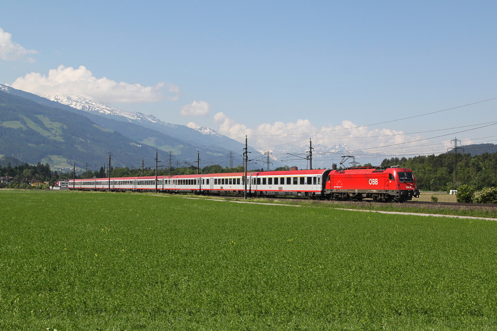 1216 019 mit EC 82 am 26.05.2012 bei Schwaz.