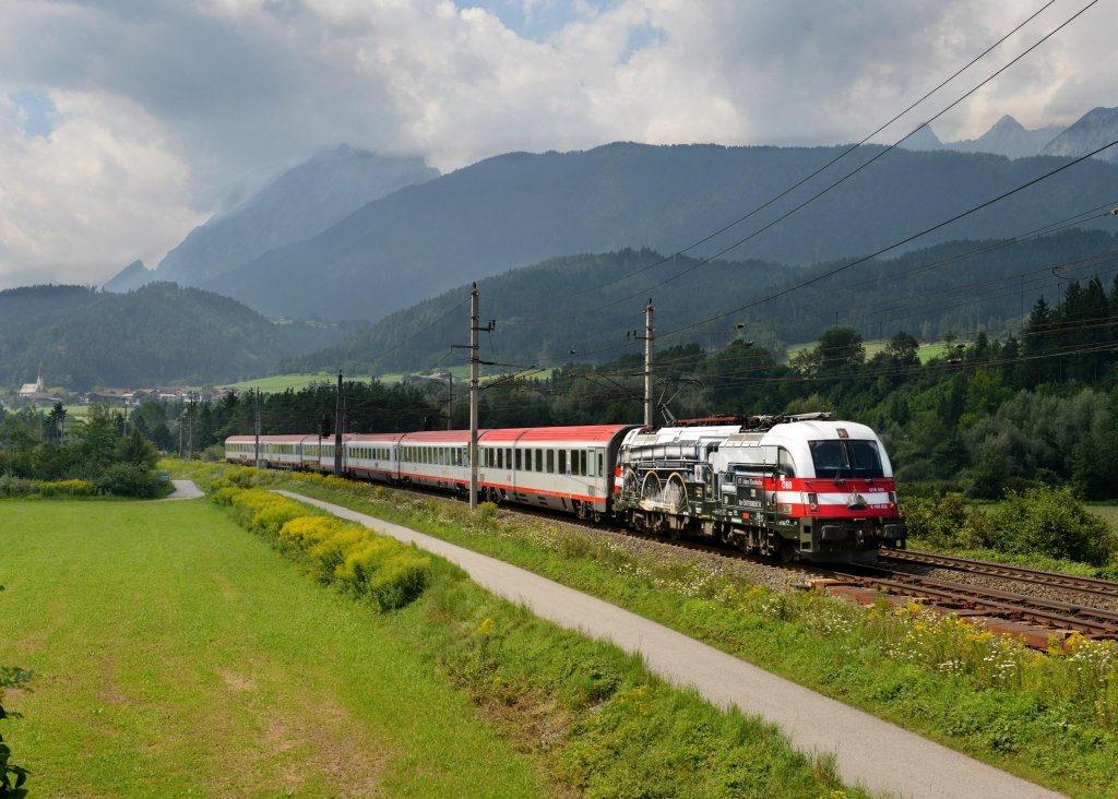 1216 020 mit OIC 649 am 11.08.2012 unterwegs bei Terfens.