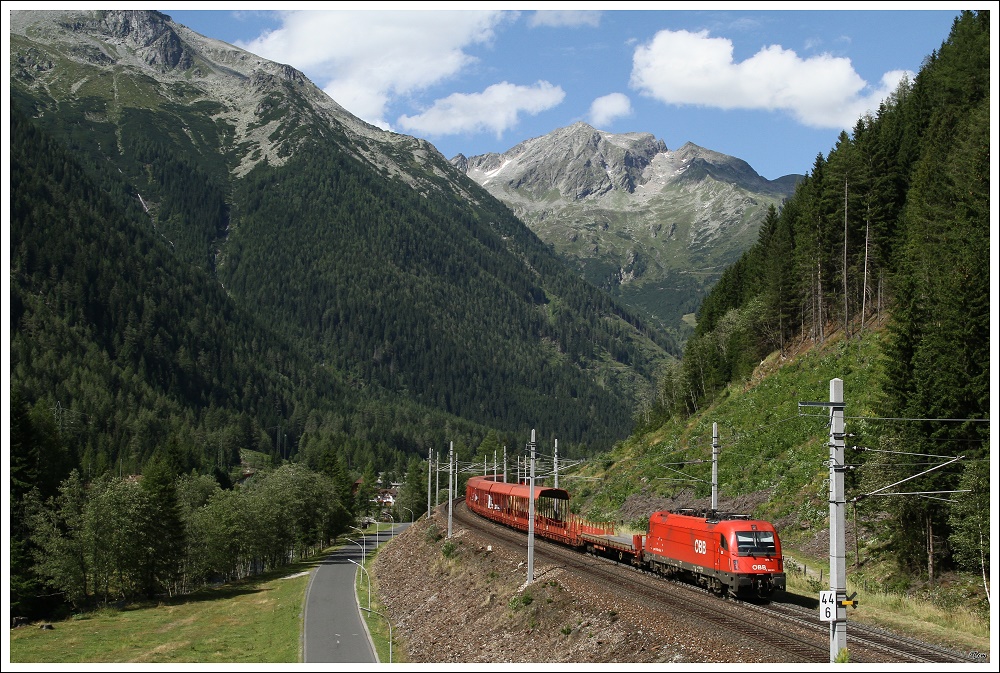 1216 021 fhrt mit der Tauernschleuse von Mallnitz nach Bckstein. Mallnitz 2.8.2010