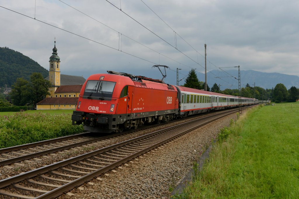 1216 024 mit EC 80 von Verona nach Mnchen Hbf am 04.08.2012 unterwegs bei Niederaudorf.