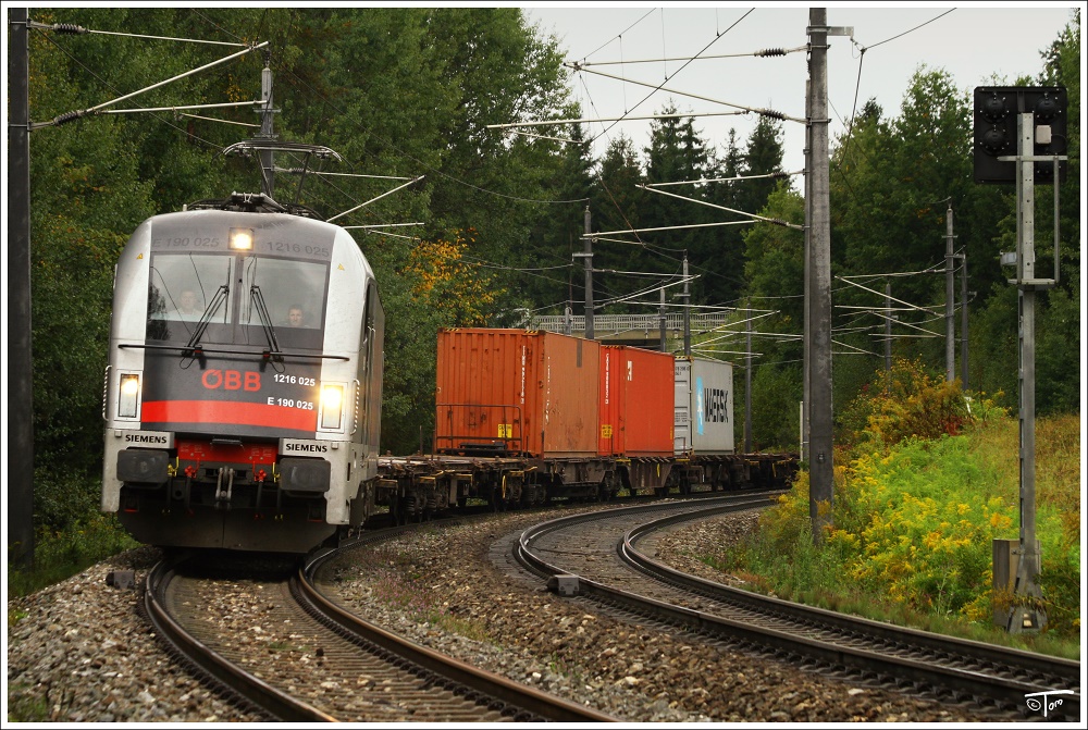 1216 025  World Record  fhrt mit 54752 von Villach nach Graz.
Zeltweg 18.9.2010