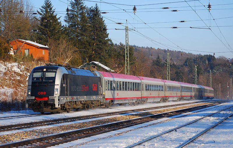 1216 025  World Record  mit IC692 bei Tullnerbach-Pressbaum am 27.1.2010