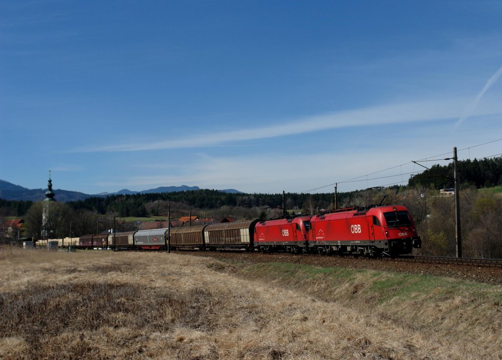 1216 147 + 1216 146 mit einem G�terzug am 02.04.2012 unterwegs bei Finkenstein.
