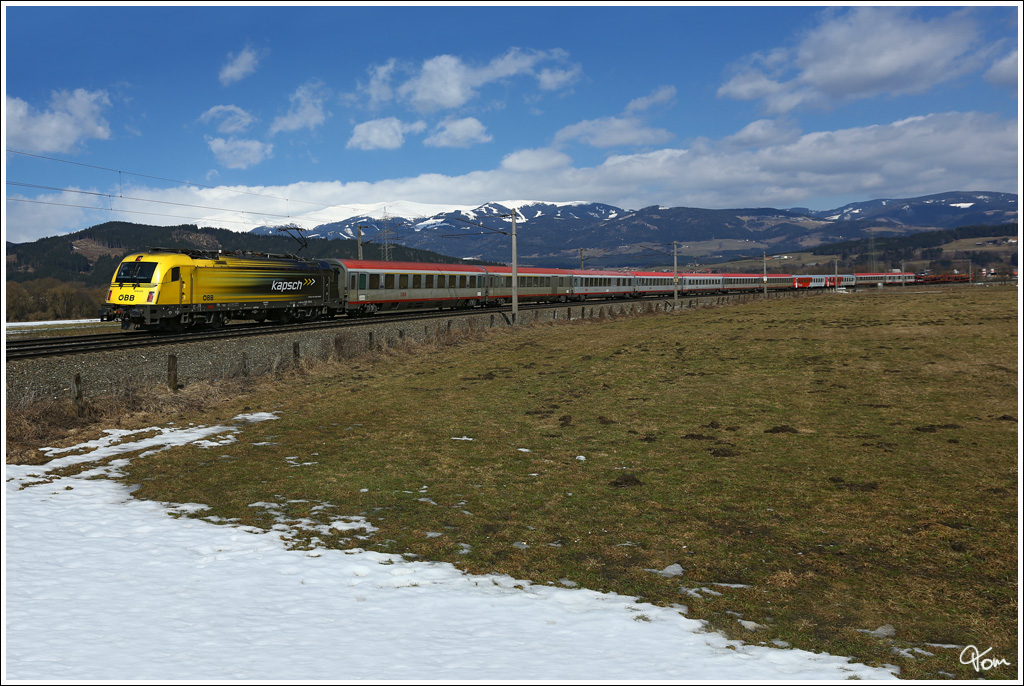 1216 210  Kapsch  zieht den IC 531  Sonnenstadt Lienz  von Wien Meidling nach Lienz. 
St.Margarethen 3.2013