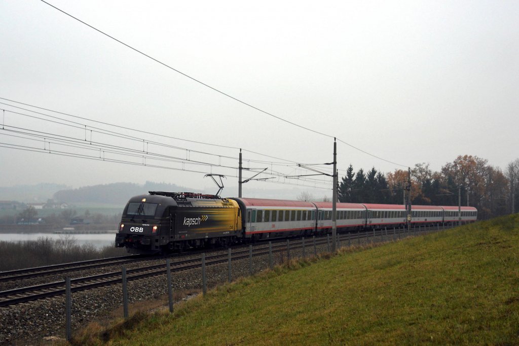 1216 210 mit einem OIC am 16.11.2011 unterwegs bei Seekirchen am Wallersee.