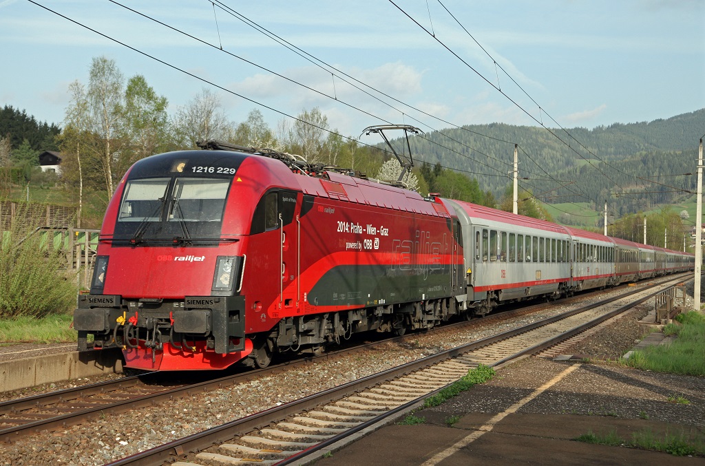 1216 229 (Spirit of Praha) mit EC172 in Oberaich am 27.04.2013