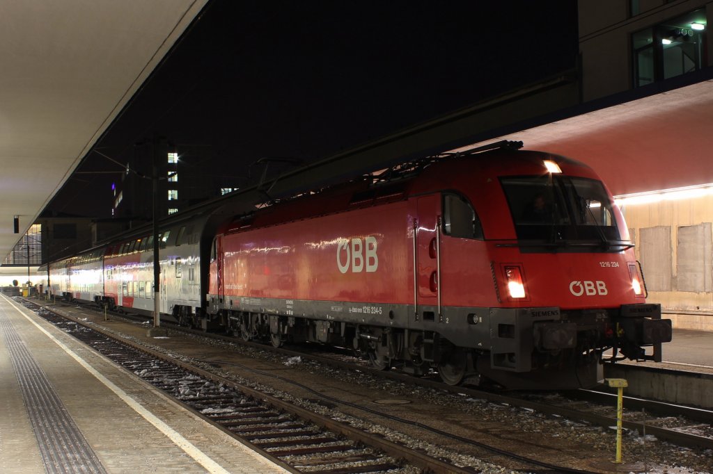 1216 234 nach der Fahrt als 2037 von Sankt Plten Hauptbahnhof (Pb) nach Wien Westbahnhof (Ws); am 14.12.2012