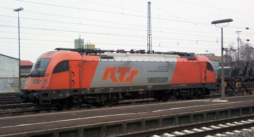1216-901 (ES64U4) von RTS (Rail Transport Service Swietelsky) abgestellt im Bahnhof Schwetzingen am 12.02.2013