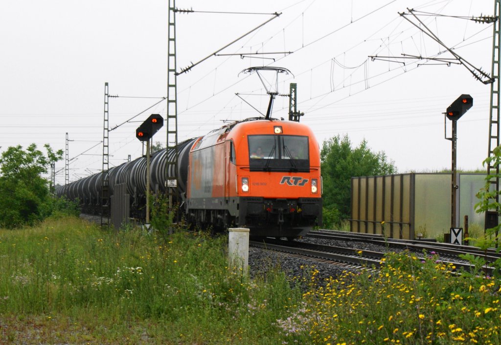 1216 902 von RTS mit einen Kesselwagenzug in Iphofen am 17.06.2010 (Rene)