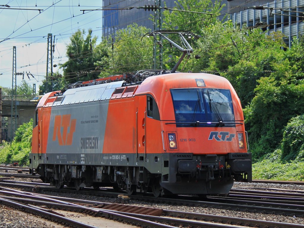 1216 903 von RTS kommt am 06.08.2012 nach einer Schubhilfefahrt auf der Montzenroute zum Gemmenicher Tunnel zurck nach Aachen West.