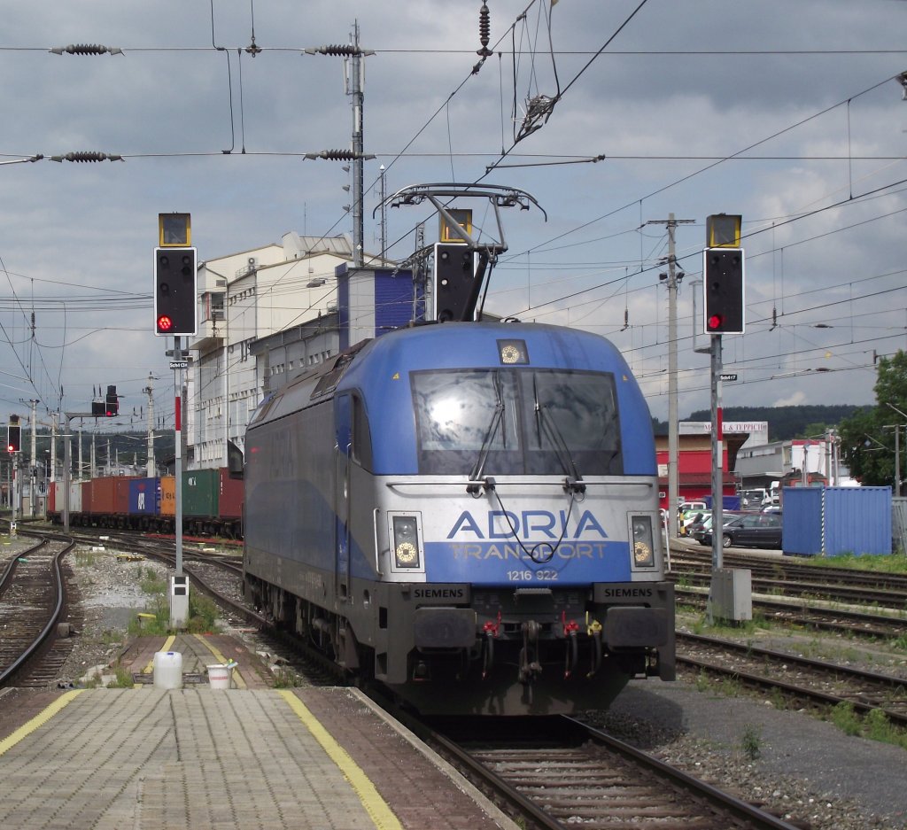 1216 922 von Adria Transport rangiert am 10. August 2011 im Salzburger Hbf.