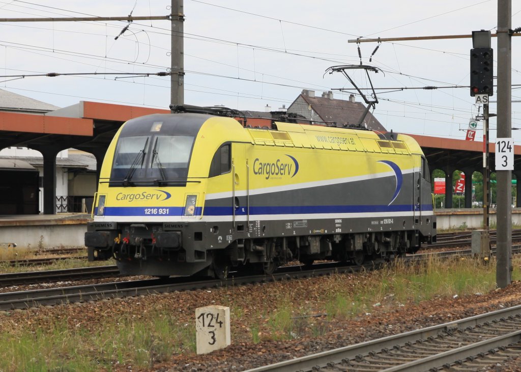 1216 931 der CargoServ unterwegs als Lokzug auf der Westbahn.
Aufgenommen am 6. Juni 2012 im Bahnhof Amstetten.