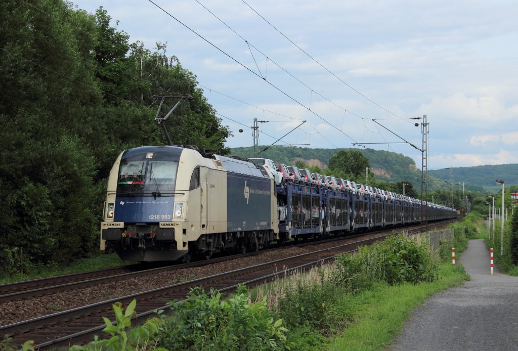 1216 953 der Wiener Lokalbahn am 23.06.2012 mit einem Autotransportzug in Bonn-Limperich