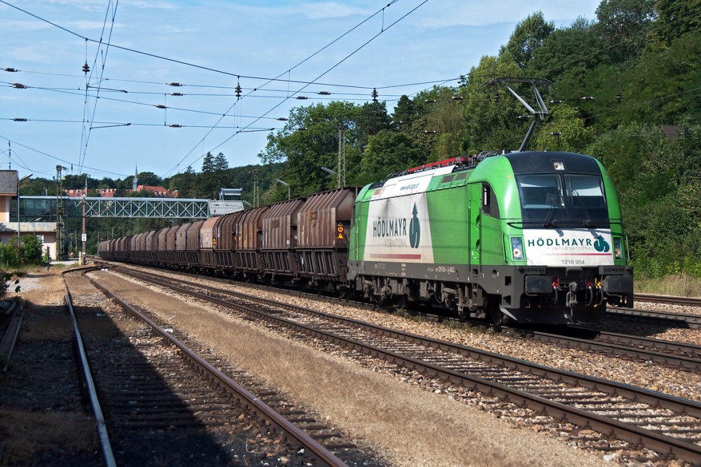 1216 954  HDLMAYR  ist mit diesen Gterzug Richtung Wien unterwegs. Die Aufnahme in Tullnerbach-Pressbaum entstand am 24.08.2012.