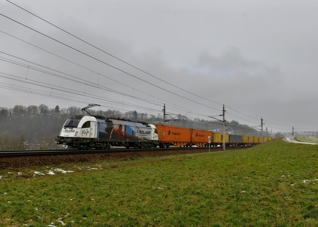 1216 955 mit einem Containerzug am 17.02.2013 bei Ingling.