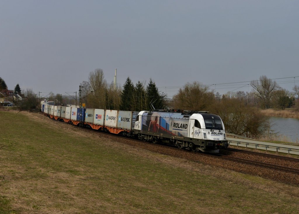 1216 955 mit einem Containerzug am 24.03.2013 bei Pleinting.