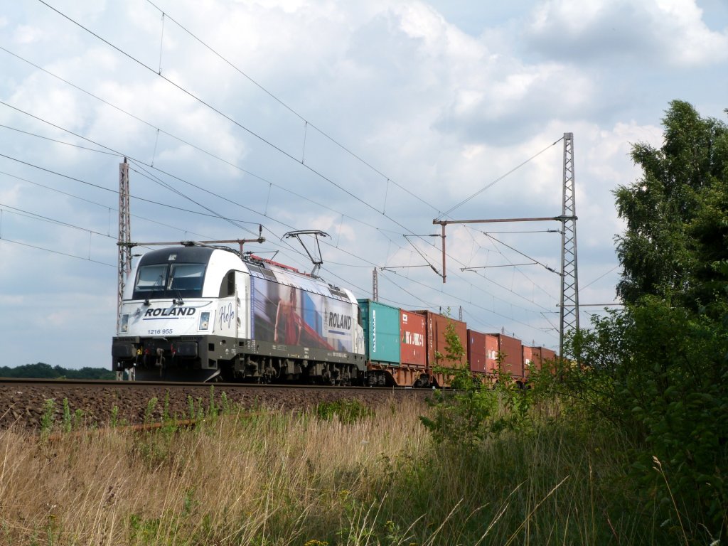 1216 955  Roland  der WLC fhrt am 30.07.13 mit einem Containerzug aus Richtung Seelze nach Wunstorf.
Eingefangen bei Dedensen-Gmmer. 