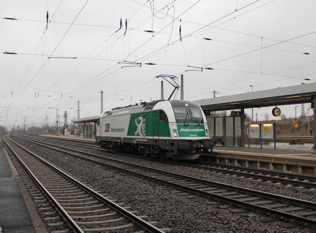 1216 960-5 kam am 06.04.2013 als Tfzf in Fahrtrichtung Sden durch Eichenberg.