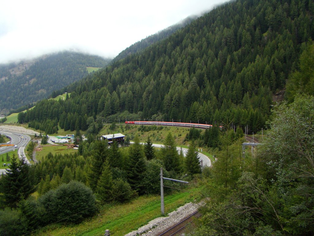 1216 mit BB-DB EC auf Brennerbahn. 07.09.2010