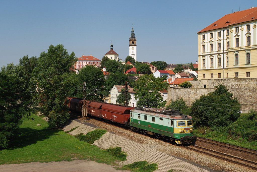 122 xxx mit Kohlezug in Litomerice (24.07.2012)