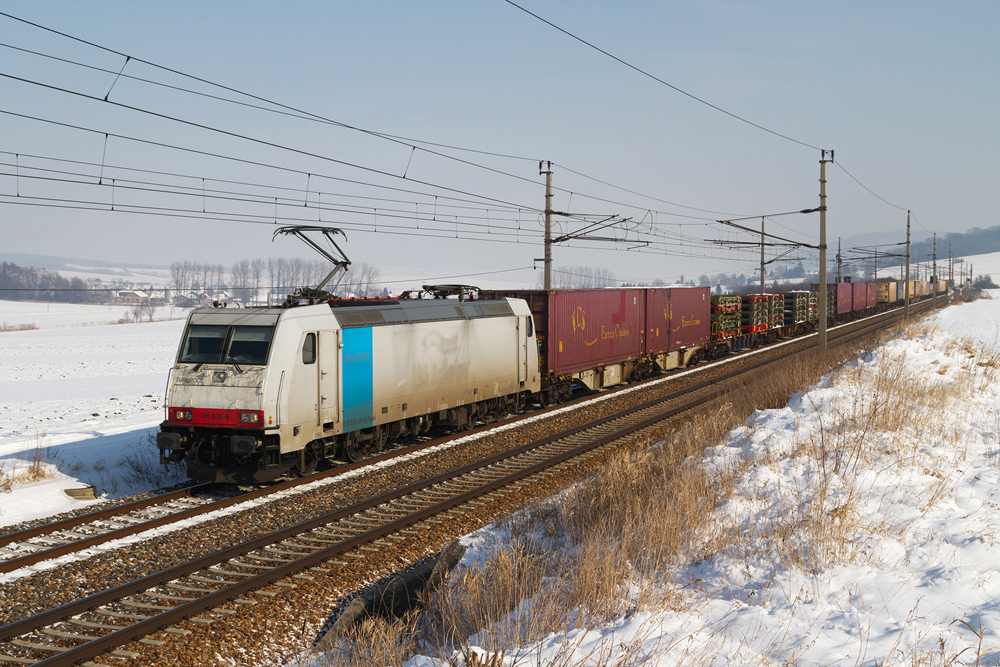 12.2.12 Im Auftrag der LTE f�hrt die Railpool 185 636 mit dem 23min vor Plan fahrenden SKGAG 41180 von Ebenfurth nach Passau bei Ollersbach.