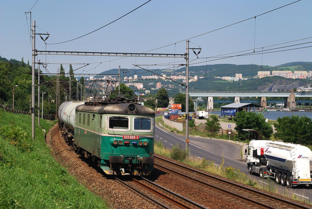 123 005 mit Kesselzug in Usti nad Labem-Strekov (24.07.2012)