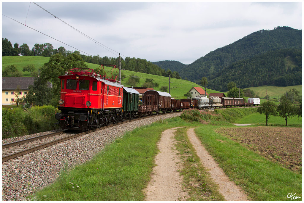 1245.518 f�hrt mit �GEG Fotozug SGAG 17243 von Nettingsdorf nach Spital am Pyhrn Sch�n 10.8.2012