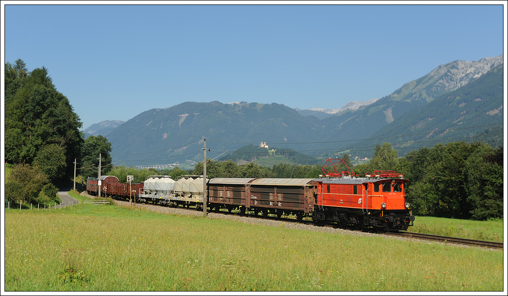 1245.518 mit dem Fotozug 17260 von Selzthal nach Eisenerz am 12.8.2012 aufgenommen kurz vor Admont.