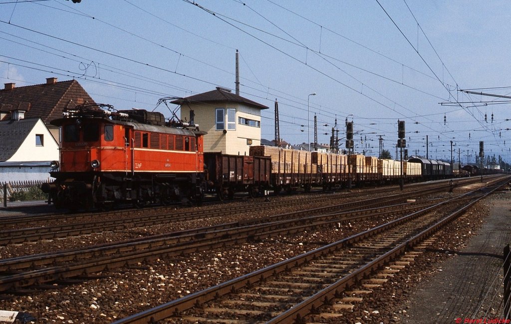 1245.540 rangiert im August 1980 im Bahnhof Zeltweg