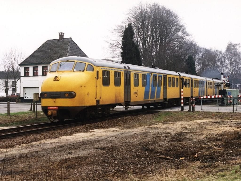 125 (Syntus) mit Regionalzug 30831 Winterswijk-Zutphen bei Winterswijk am 6-2-2000. Bild und scan: Date Jan de Vries.