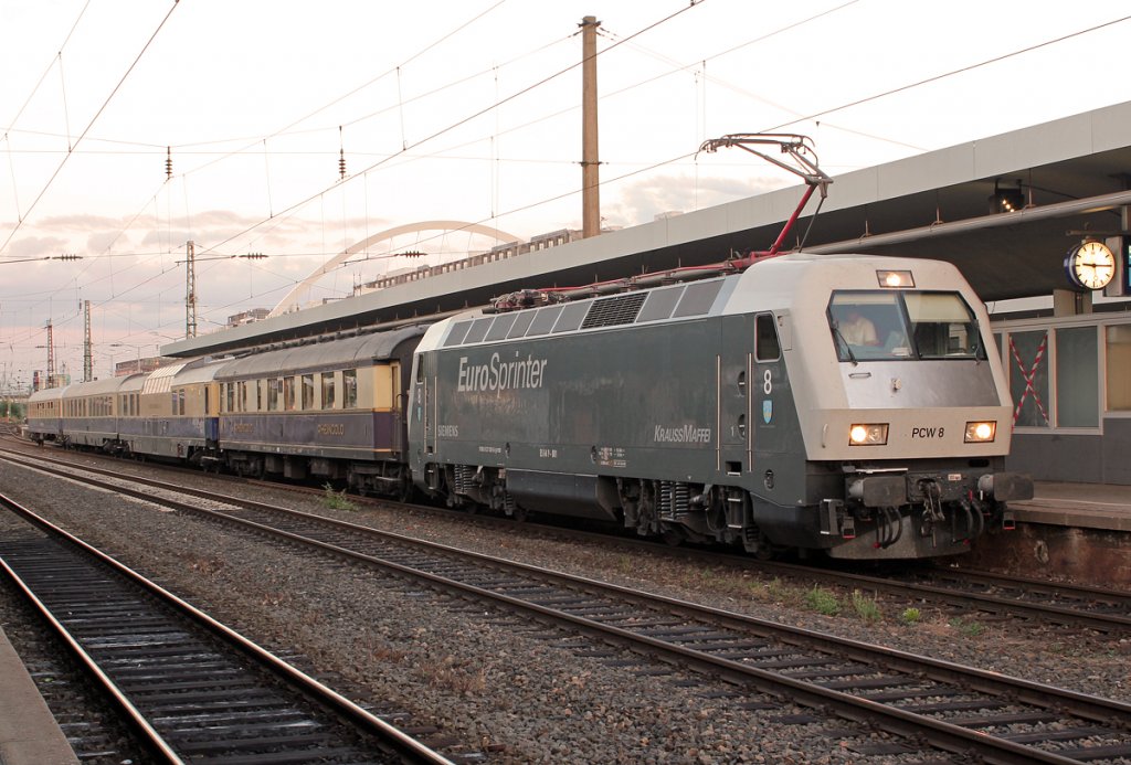 127 001-6 / PCW 8 beim kurzen Halt in Kln Messe/Deutz am Abend des 31.07.2013