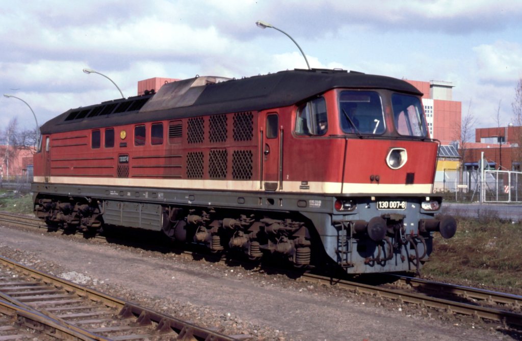 130 007-8 Berlin-Haselhorst im Mrz 1982 - bergabestelle fr die Siemens-Werkbahn, zur Insel Eiswerder und zum Tanklager Haselhorst