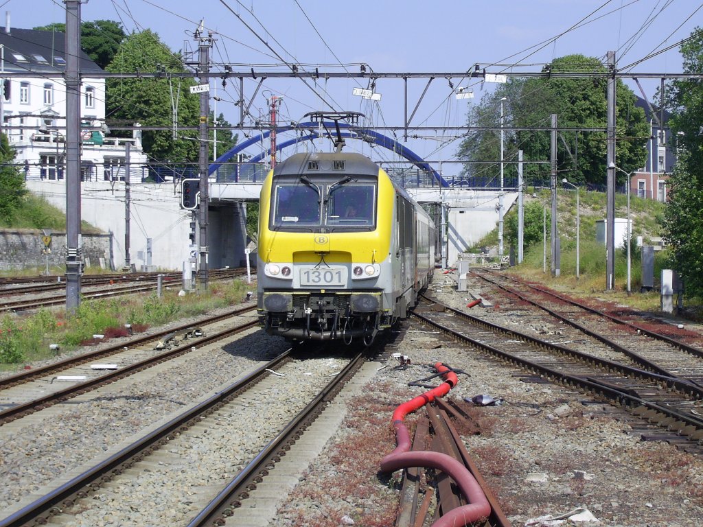 1301 mit IC 539 Eupen - Oostende bei der Einfahrt in den Bahnhof (Fr,03.06.2011)