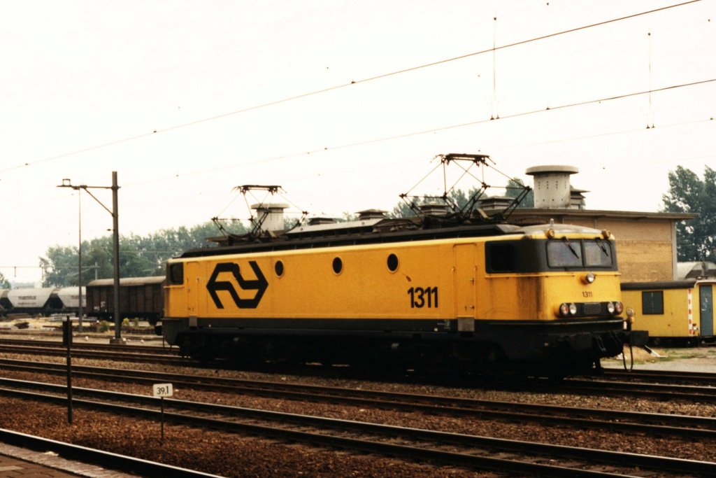 1311 auf Bahnhof Boxtel am 7-8-1987. Bild und scan: Date Jan de Vries.