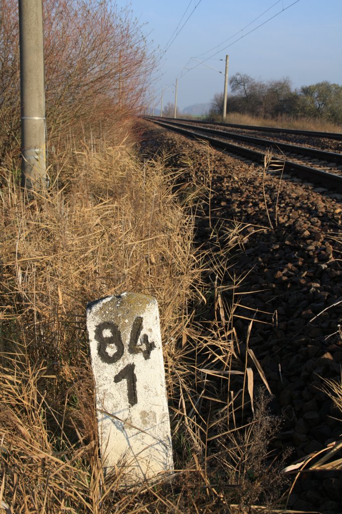 13.11.2011 Kilometerstein der Stettiner Bahn.