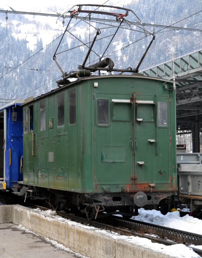 13.12.2012: Die He 2/2 der WAB, Baujahr 1909, im Bahnhof Lauterbrunnen. Sie wird auch jetzt noch im Rangierdienst verwendet