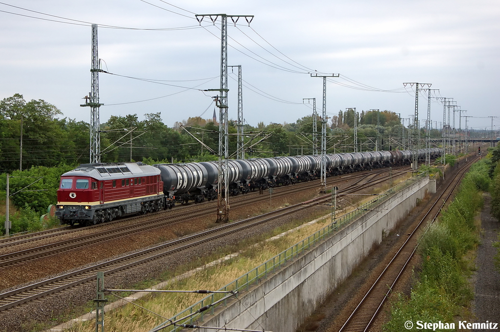 132 158-7 (232 158-8)  Ingrid  LEG - Leipziger Eisenbahnverkehrsgesellschaft mbH mit einem Kesselzug  Dieselkraftstoff oder Gas�l oder Heiz�l (leicht)  in Stendal Ortsteil Wahrburg und fuhr in Richtung Wittenberge weiter. 07.09.2012