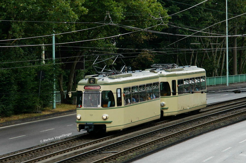 1321 und 1363 auf der Rampe Severinsbrcke am 27.07.2013.