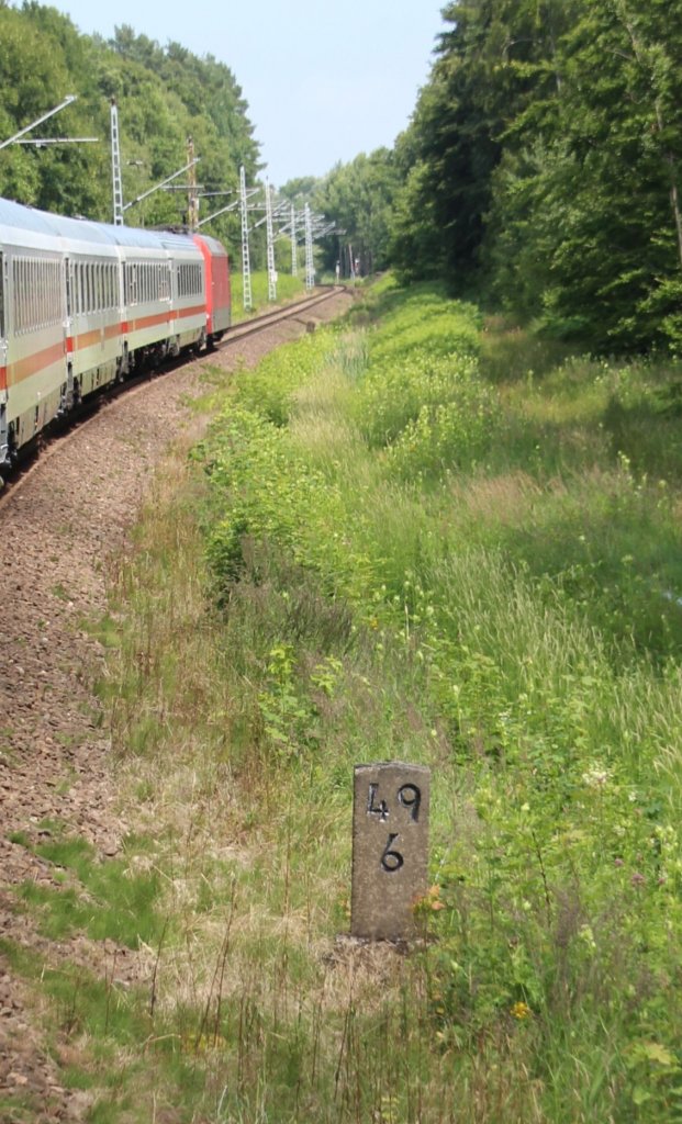13.7.2013 vor Rostock Hbf. IC 2287 aus Stralsund passiert Km 49.6