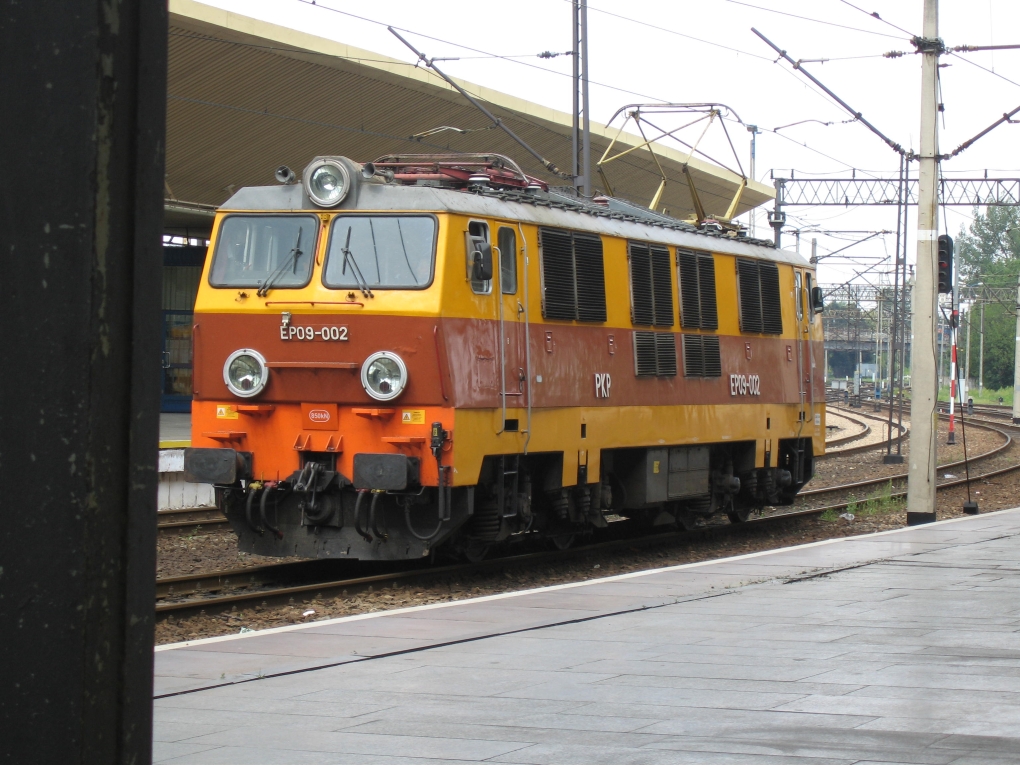 13/8/2005 findet EP09-002 im Hauptbahnhof in Krakau Polen.
