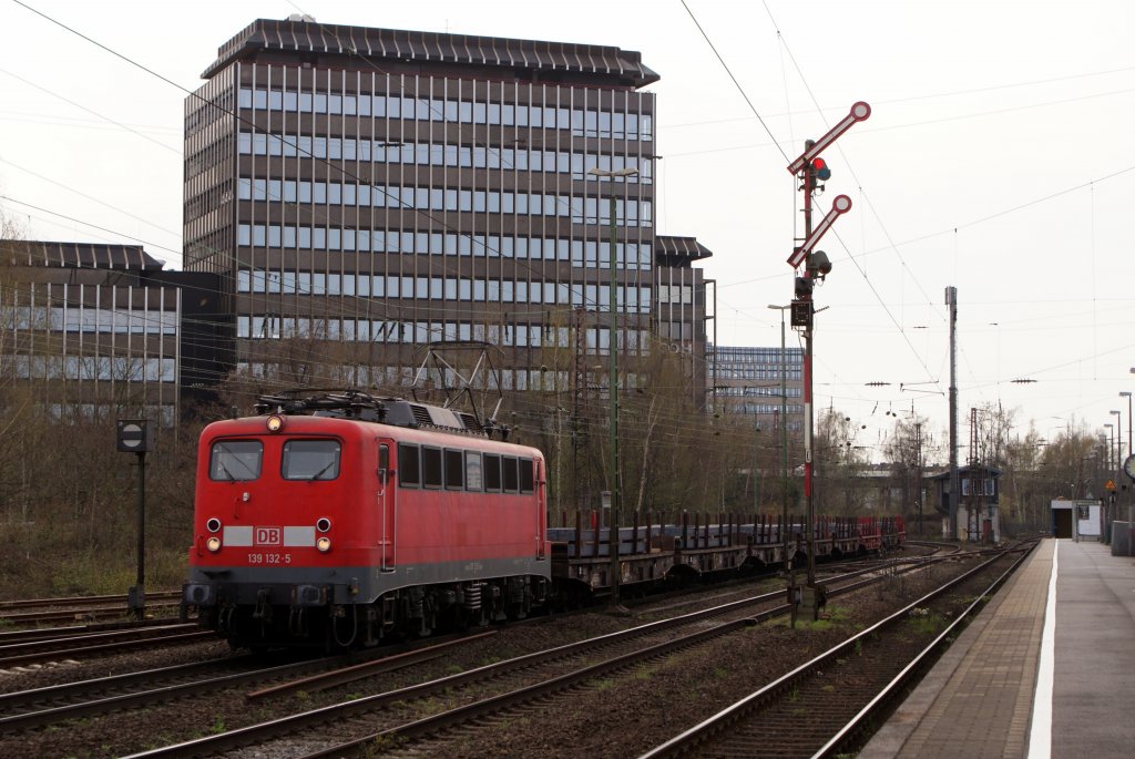 139 132-5 mit Stahlbrammenzug in Dsseldorf Rath am 07.04.2010