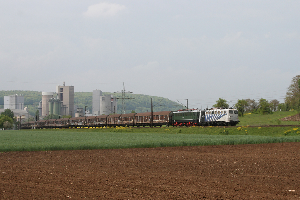 139 133 + E42 151 mit DGS 88913 am 08.05.2010 bei Karlstadt im Maintal.