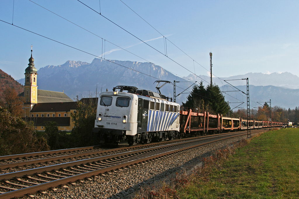 139 177 mit einem Autozug am 06.11.2010 bei Niederaudorf.