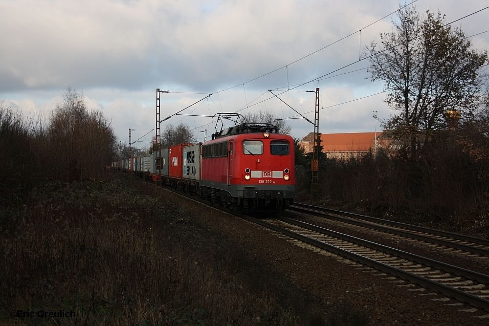 139 222 mit einem Containerzug in Limmer