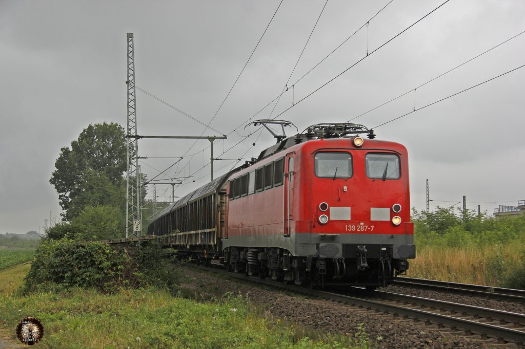 139 287-7 mit Henkelzug in Porz-Wahn, August 2013.