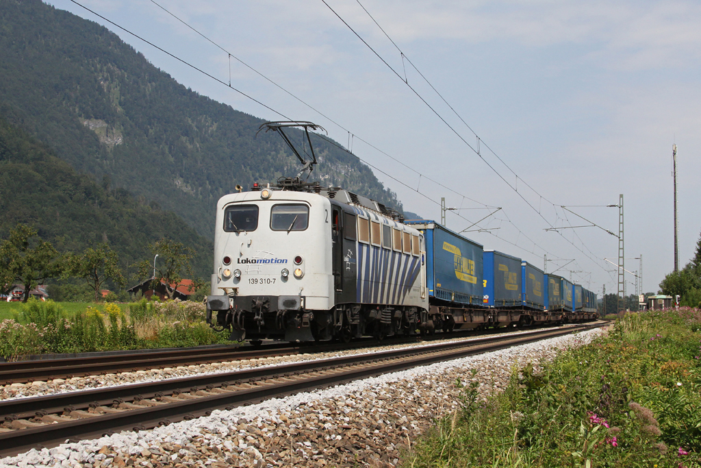 139 310 mit dem Walter KLV Zug am 03.08.2011 bei Niederaudorf.