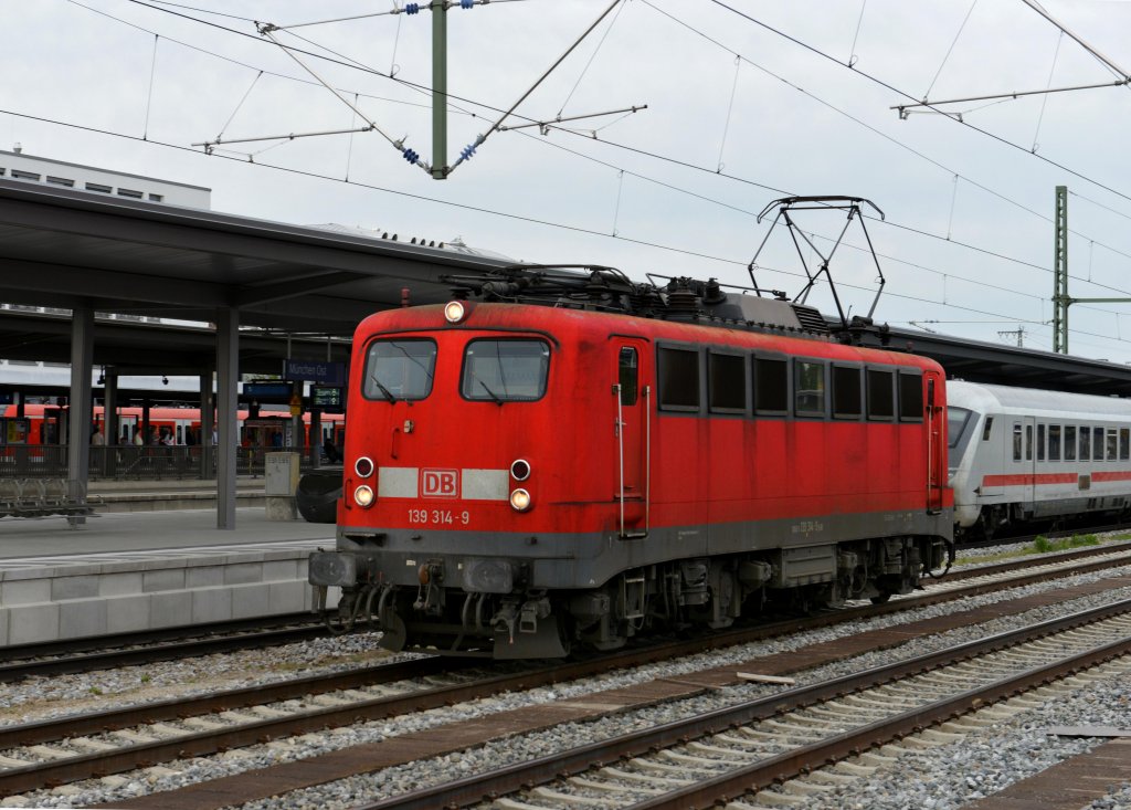 139 314 bei einer Lz-Fahrt am 29.04.2012 bei der Durchfahrt in Mnchen Ost.