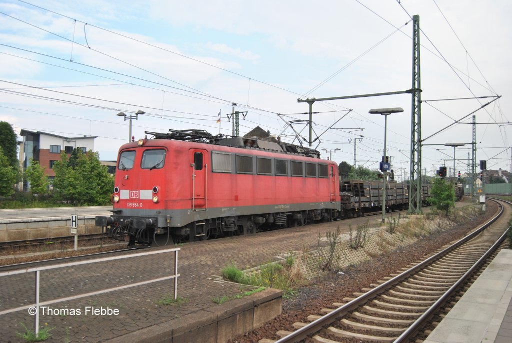 139 554-0, mit Stahlzug in Lehrte am 18.08.2010.